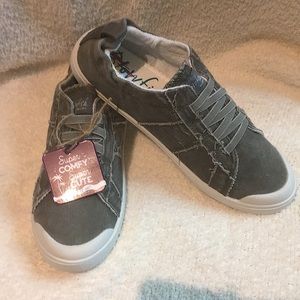 Blowfish canvas shoes size 8 1/2 steel gray smoked Inbox never worn